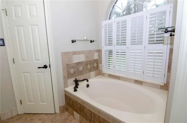 $2,850 | Undisclosed Address, Mandeville, LA 70448