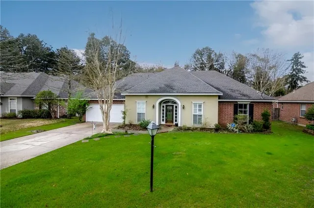 $2,850 | Undisclosed Address, Mandeville, LA 70448