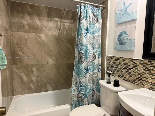 $430,000 | 6377 Northwest 170th Lane, Hialeah, FL 33015