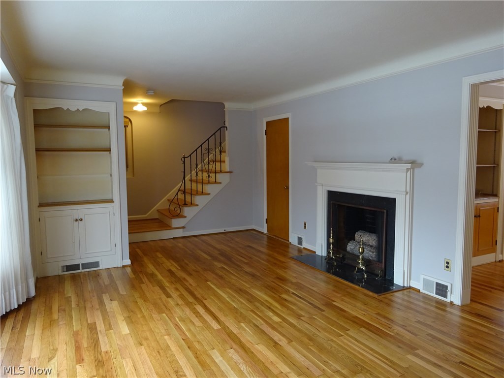 2927 Weymouth Road Cleveland, OH 44120 - Photo 4 of 29 Gallery Image 4