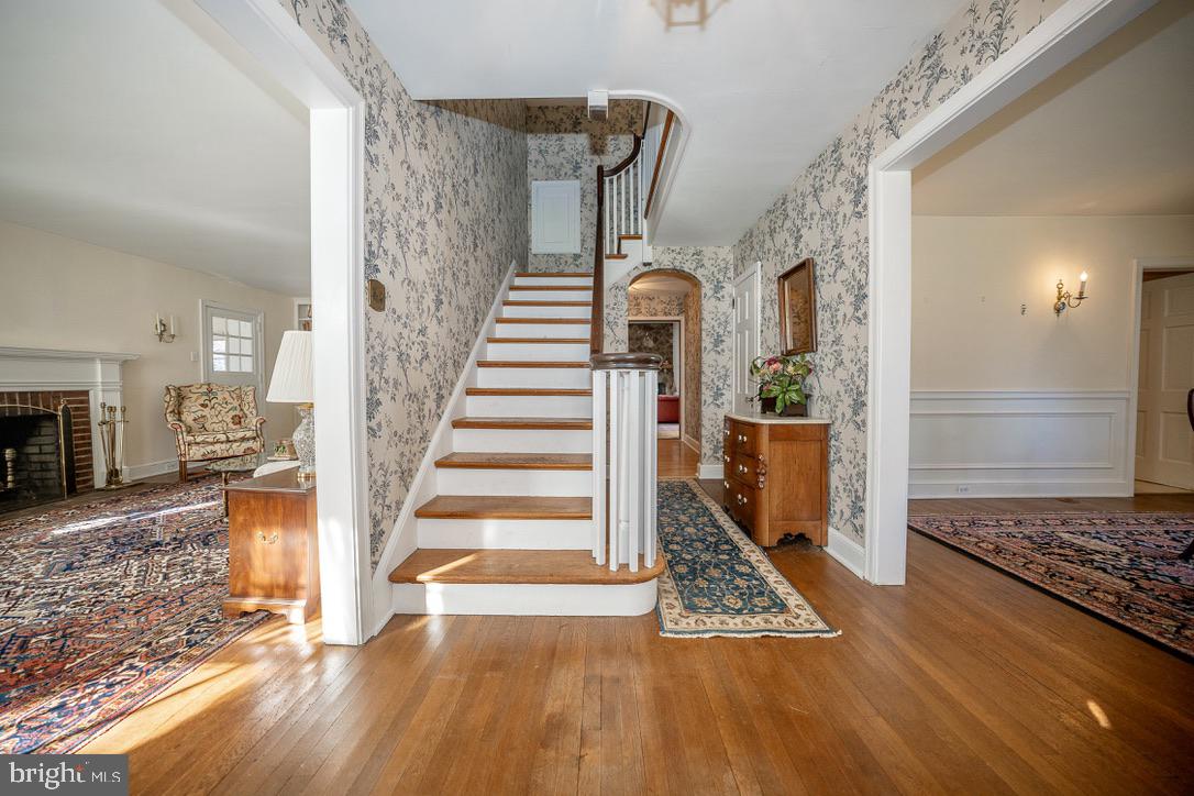 19 Forest Road Wayne, PA 19087 - Photo 5 of 44