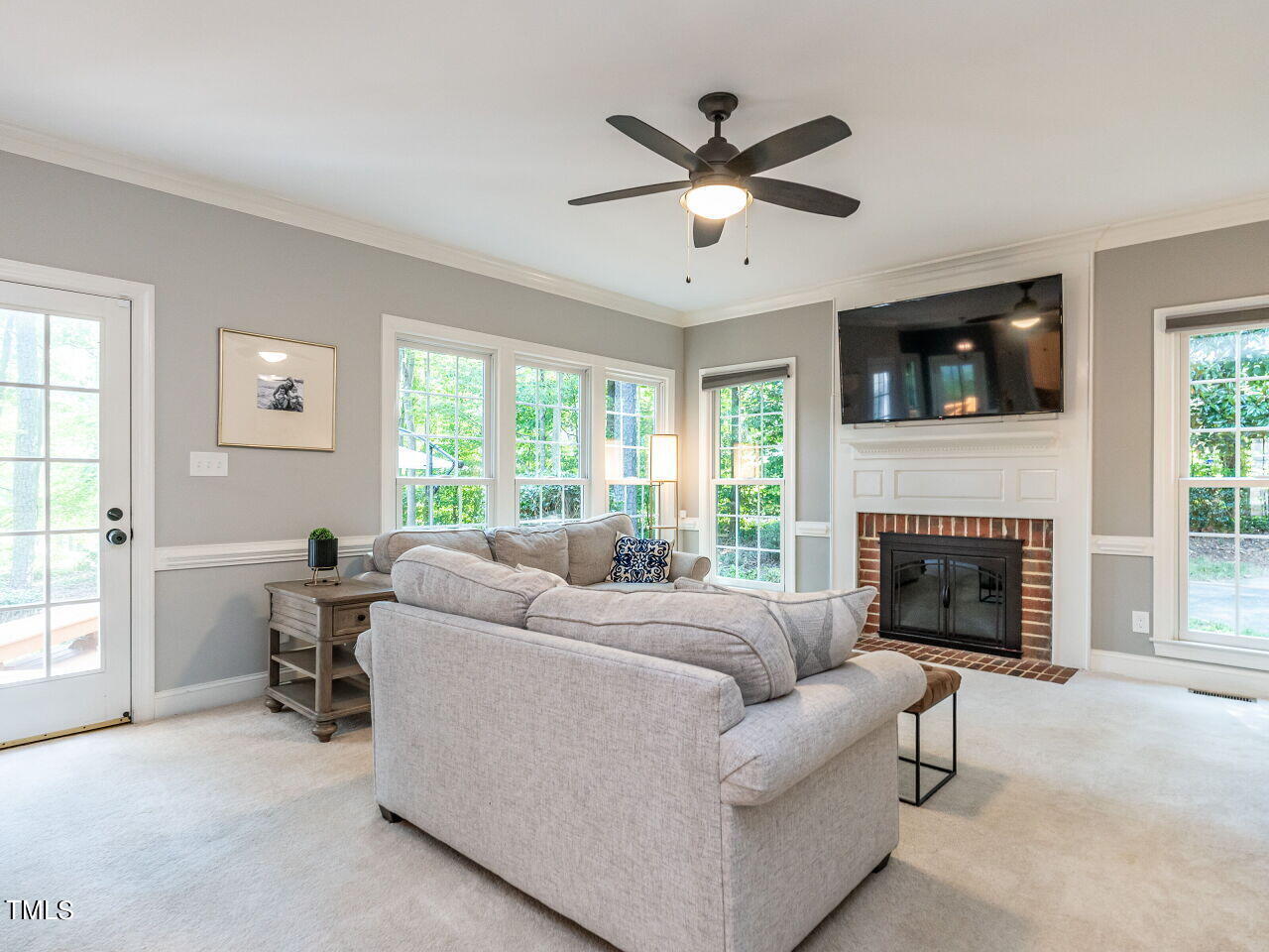 8805 Old Tom Way Raleigh, NC 27613 - Photo 14 of 43 016-1280x960-family-room