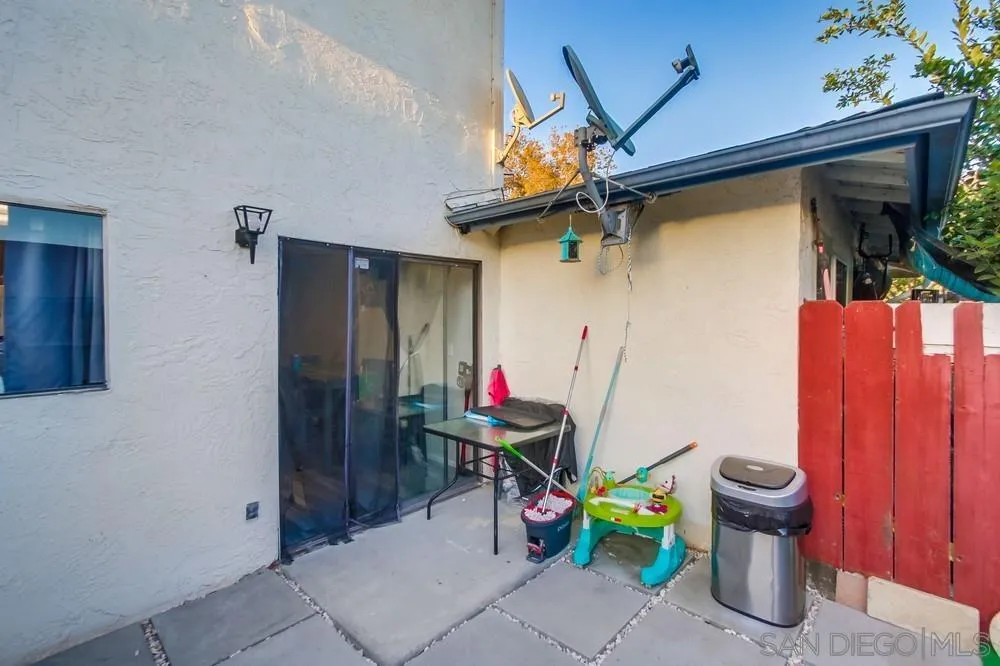 3433 Los Mochis Way Oceanside, CA 92056 - Photo 42 of 45 a room with musical instruments