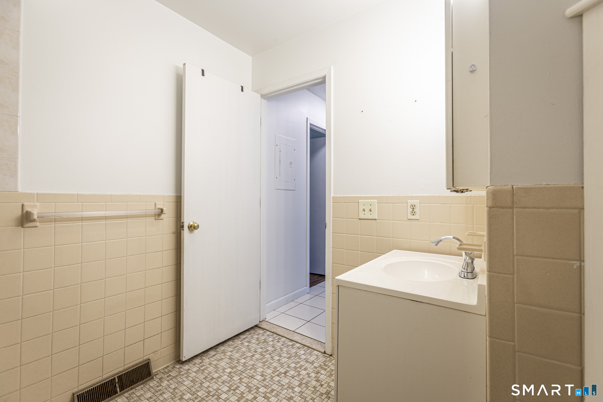 60 Overlook Avenue, Unit 60 Fairfield, CT 06824 - Photo 19 of 36 Gallery Image 19