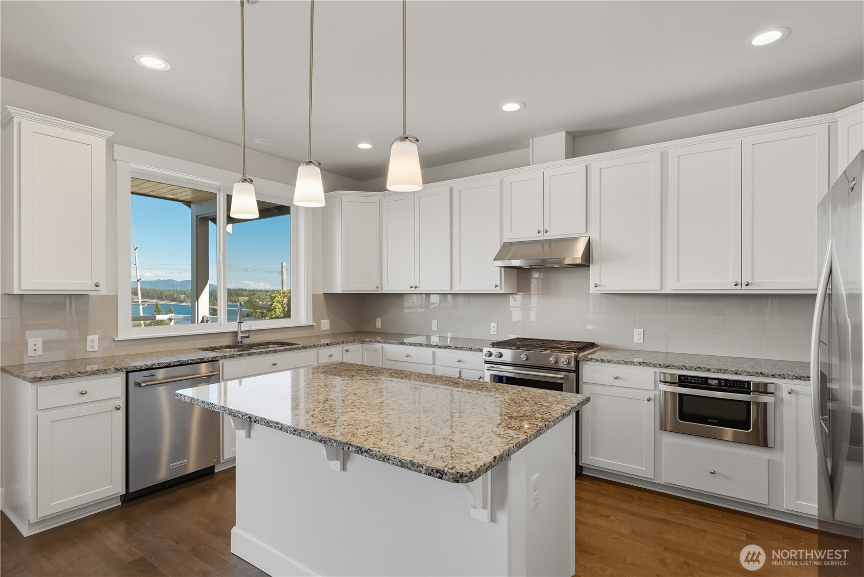 3502 West 3rd Street Anacortes, WA 98221 - Photo 12 of 40