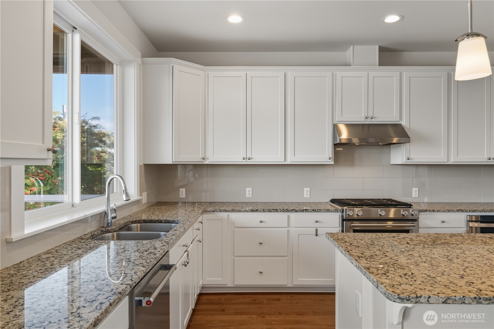 3502 West 3rd Street Anacortes, WA 98221 - Photo 14 of 40