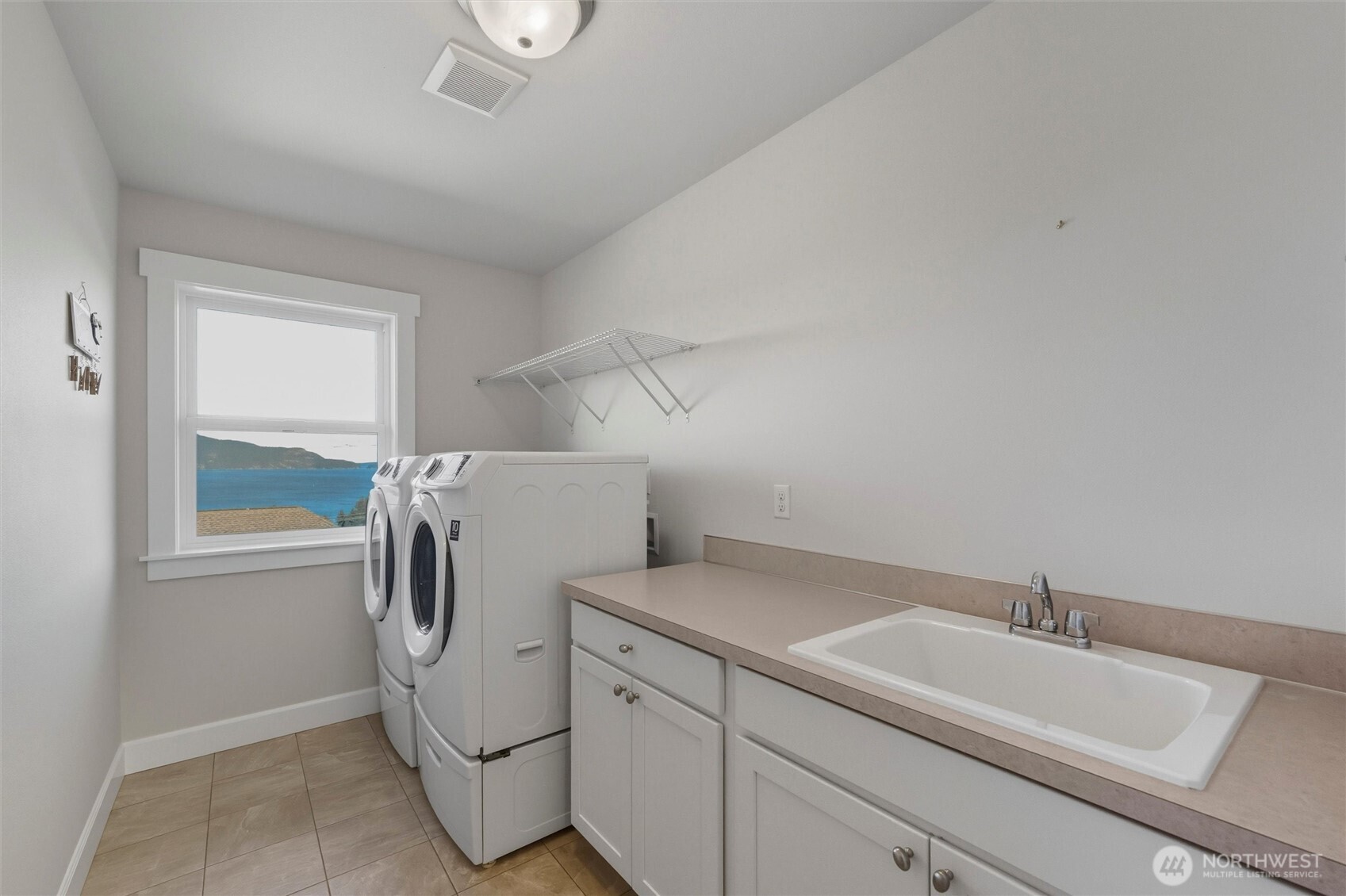 3502 West 3rd Street Anacortes, WA 98221 - Photo 32 of 40