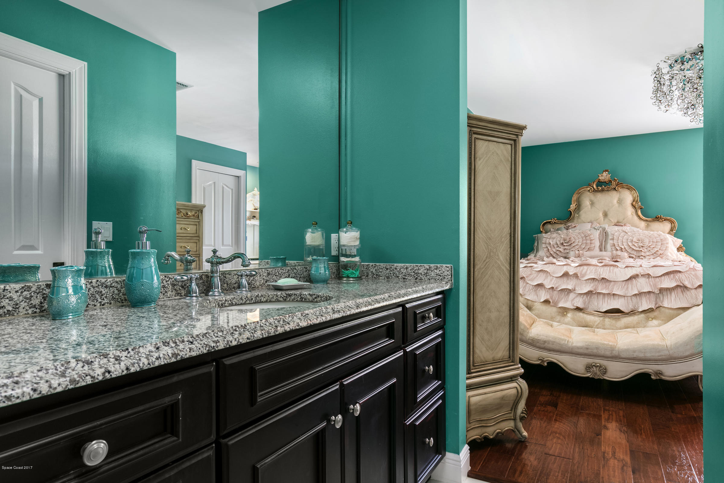 4285 Turtle Mound Road Melbourne, FL 32934 - Photo 22 of 43 Jack & Jill Bath