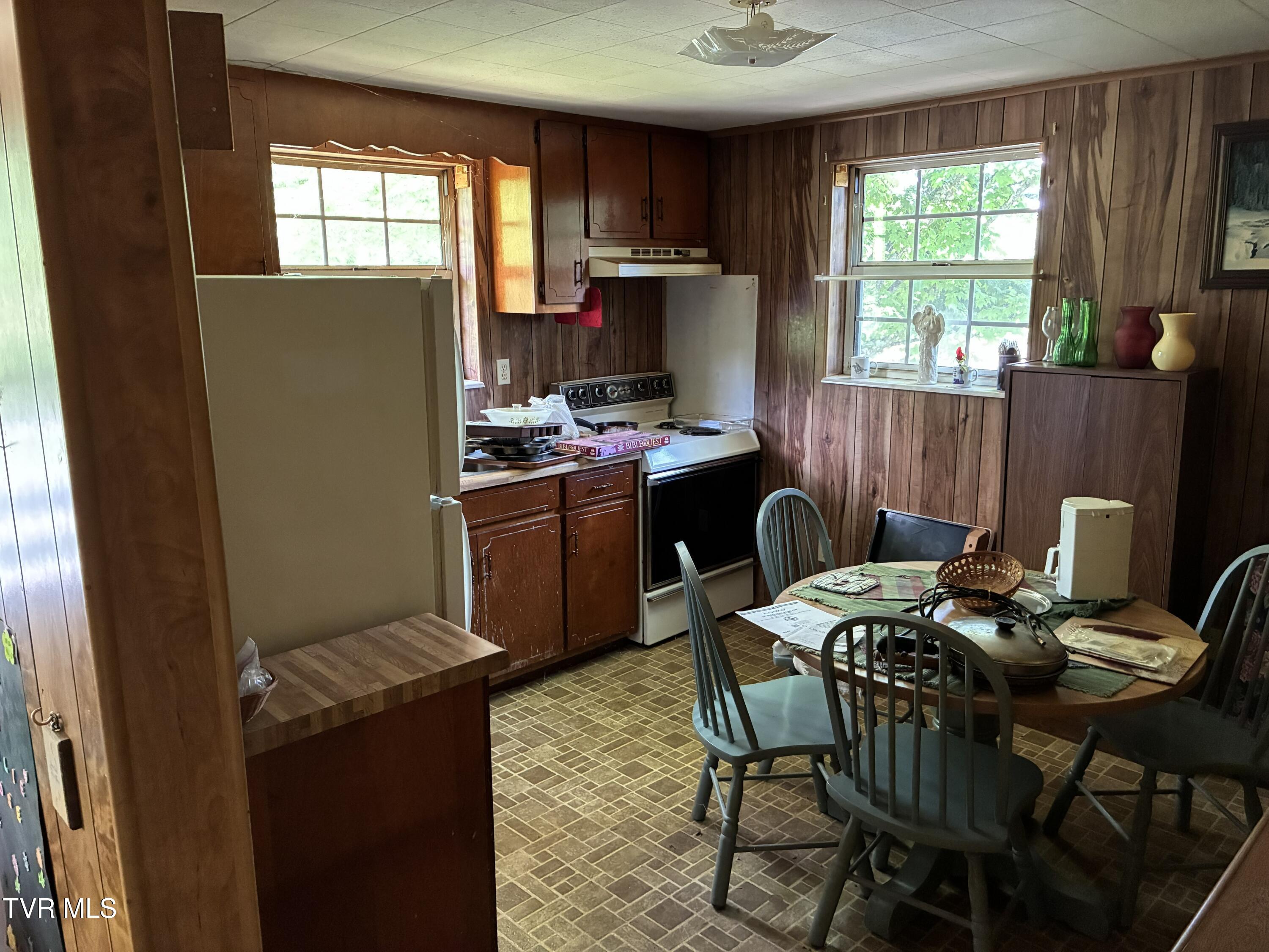 940 Middle Creek Road Afton, TN 37616 - Photo 60 of 80 apartment kitchen 2