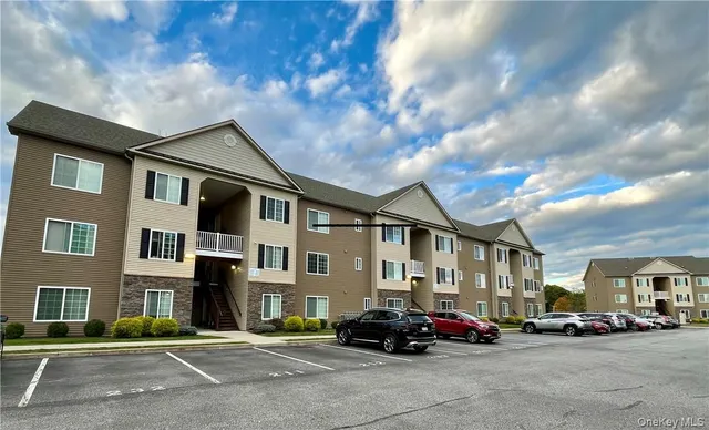 $2,000 | 44 High Street, Unit 134, Chester, NY 10918