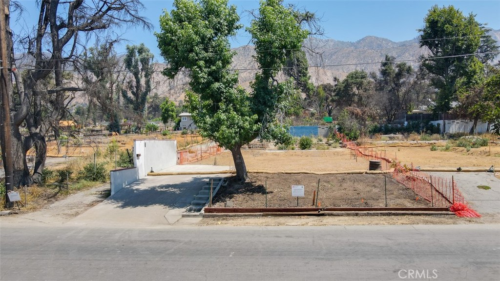 333 Marathon Road Altadena, CA 91001 - Photo 8 of 17 front view of a house with a yard