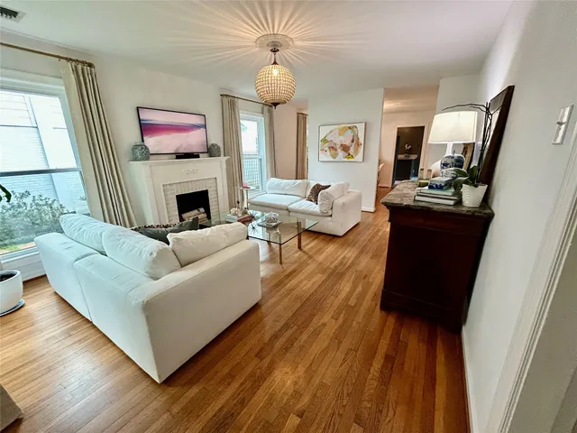 $1,025,000 | 4002 Milton Street, West University Place, TX 77005