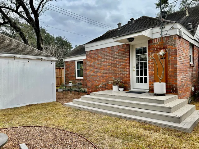 $1,025,000 | 4002 Milton Street, West University Place, TX 77005