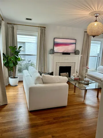 $1,025,000 | 4002 Milton Street, West University Place, TX 77005