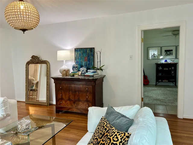 $1,025,000 | 4002 Milton Street, West University Place, TX 77005