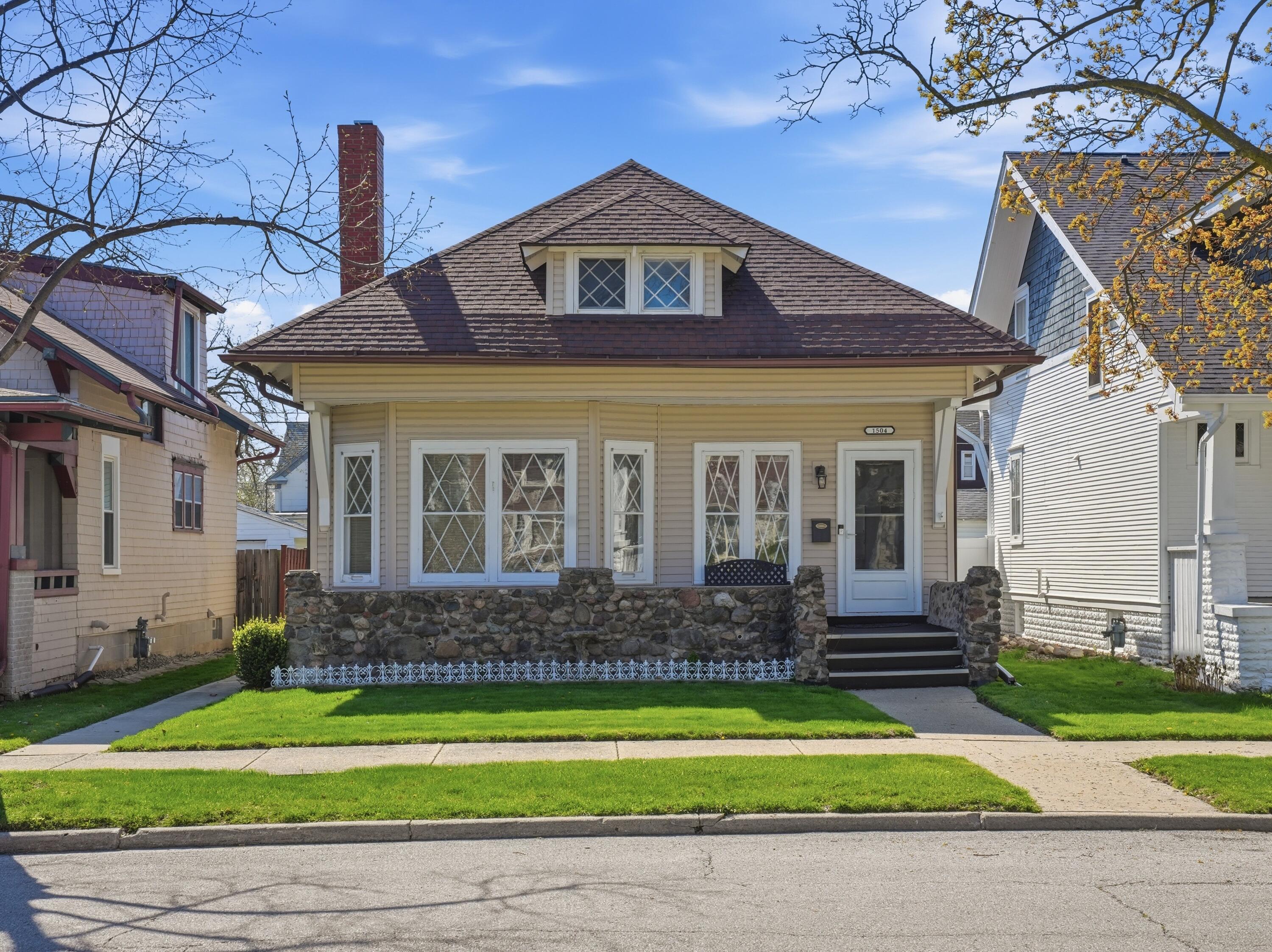 1504 Deane Boulevard Racine, WI 53405 - Photo 1 of 1 DSC08523