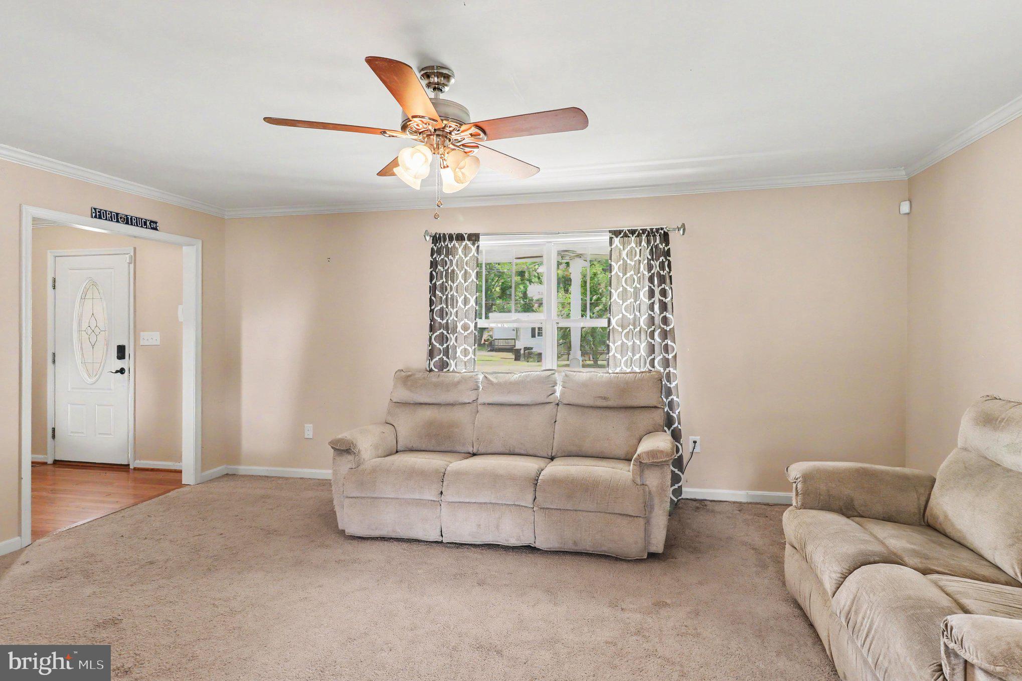214 Richmond Road Colonial Beach, VA 22443 - Photo 4 of 35