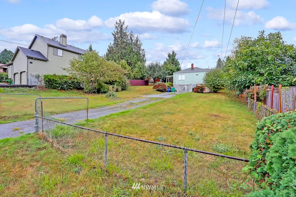 5347 South Ruggles Street Seattle, WA 98178 - Photo 2 of 24 Gallery Image 2