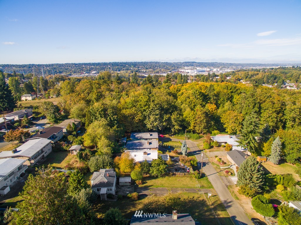 5347 South Ruggles Street Seattle, WA 98178 - Photo 12 of 24 Gallery Image 12