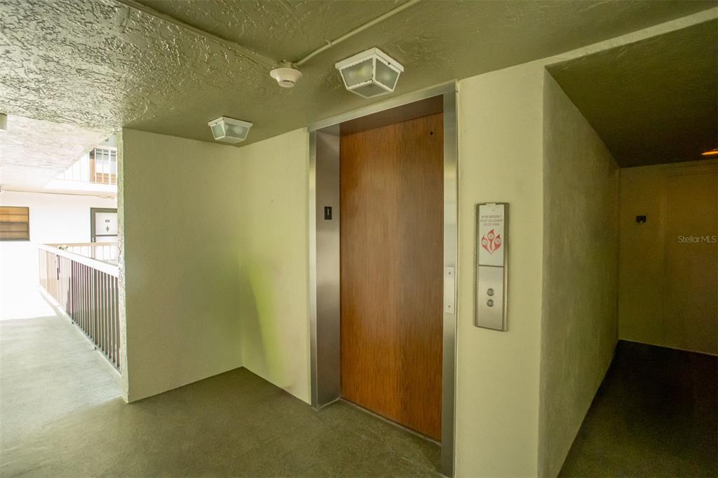 9860 62nd Avenue North, Unit 1014 St. Petersburg, FL 33708 - Photo 43 of 68 a view of a hallway with a bathroom