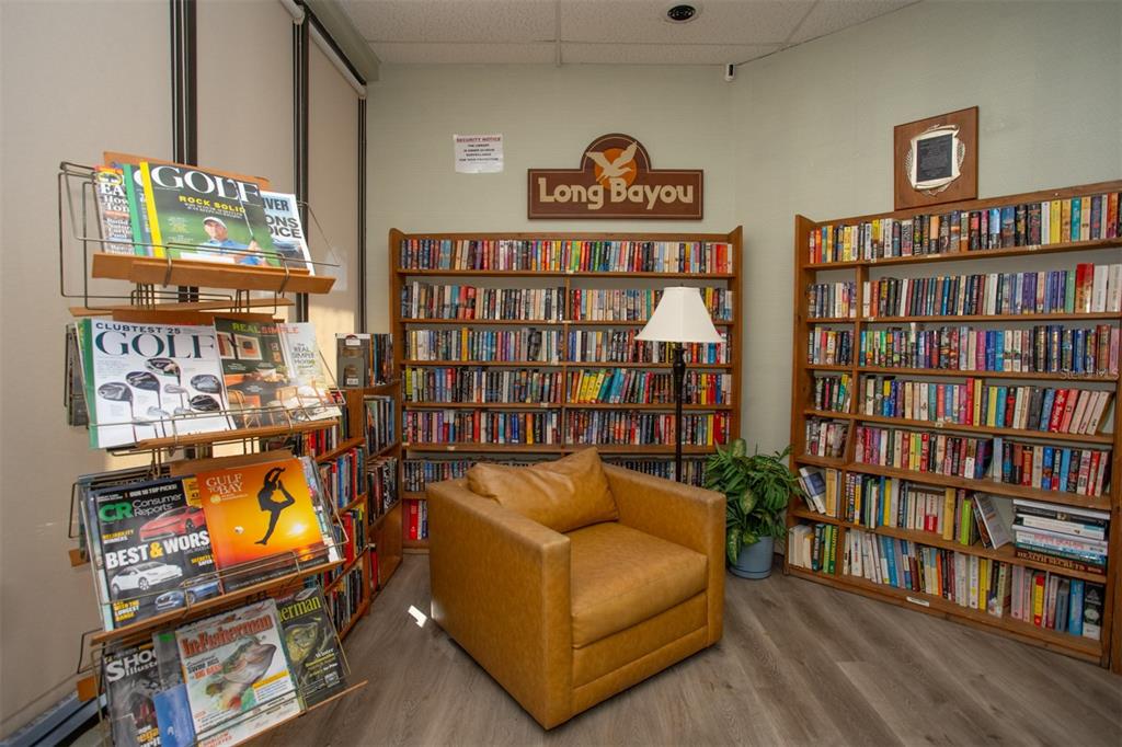 9860 62nd Avenue North, Unit 1014 St. Petersburg, FL 33708 - Photo 66 of 68 a living room with furniture and a book shelf