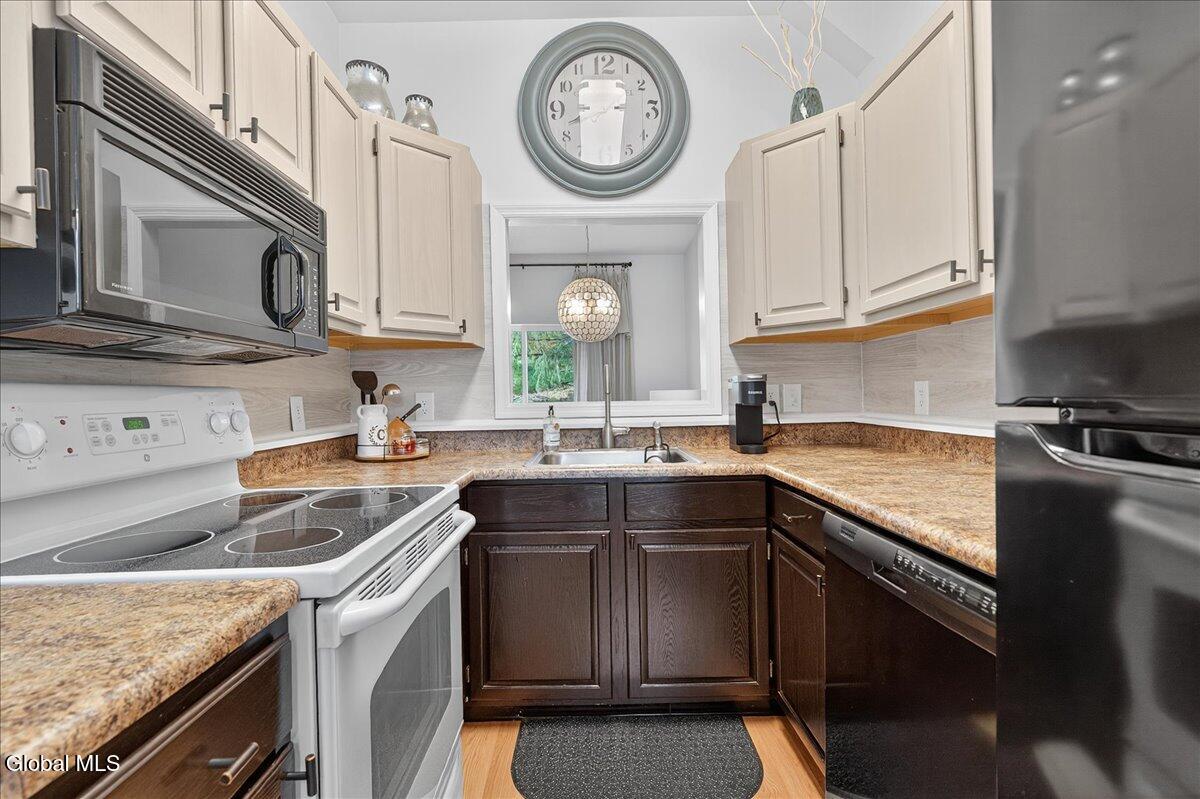 22 Lakeview Road Saratoga Springs, NY 12866 - Photo 13 of 56 27-22 LAKEVIEW_-3