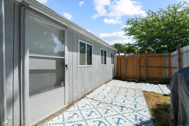 a view of an entryway of the house
