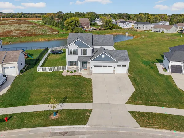 $649,900 | 11520 West Meadowview Drive, Franklin, WI 53132