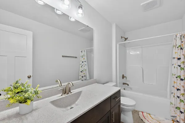 $649,900 | 11520 West Meadowview Drive, Franklin, WI 53132
