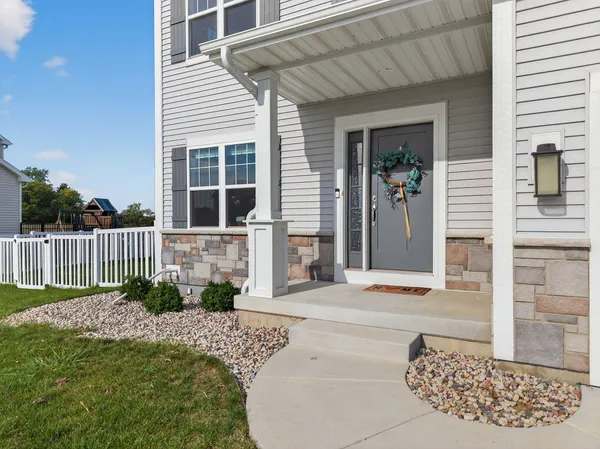 $649,900 | 11520 West Meadowview Drive, Franklin, WI 53132