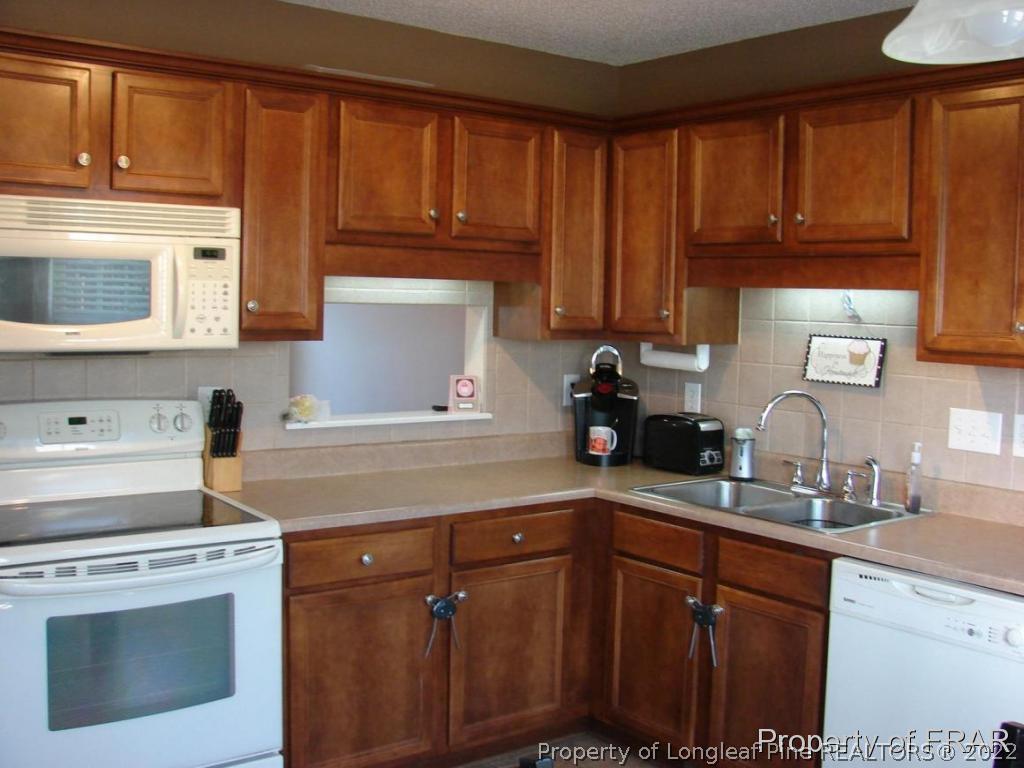 929 Bramblegate Road Hope Mills, NC 28348 - Photo 3 of 21 Gallery Image 3