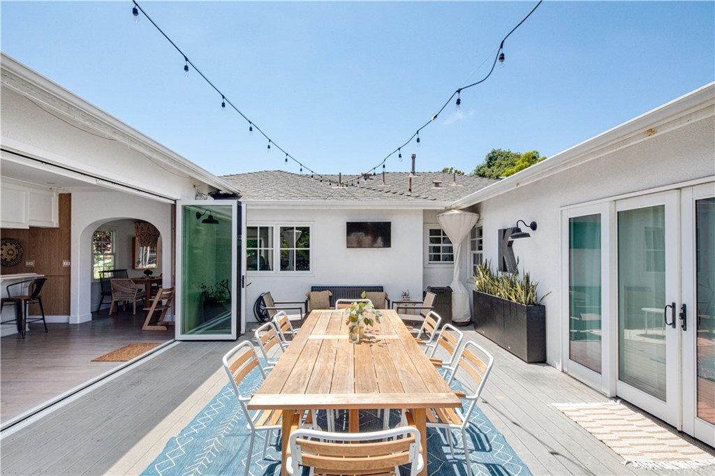 418 Broadway Costa Mesa, CA 92627 - Photo 24 of 27 a outdoor space with furniture