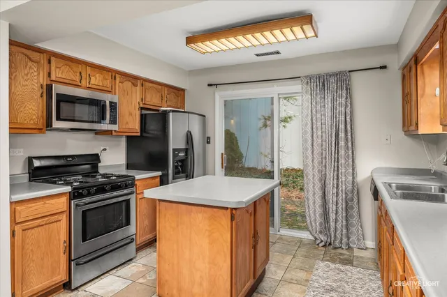 $2,800 | 8119 Oriole Drive, Darien, IL 60561