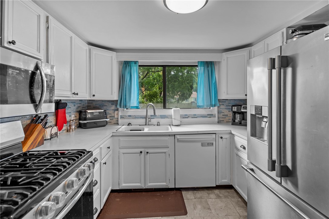 82 Vera Street Warwick, RI 02886 - Photo 14 of 41