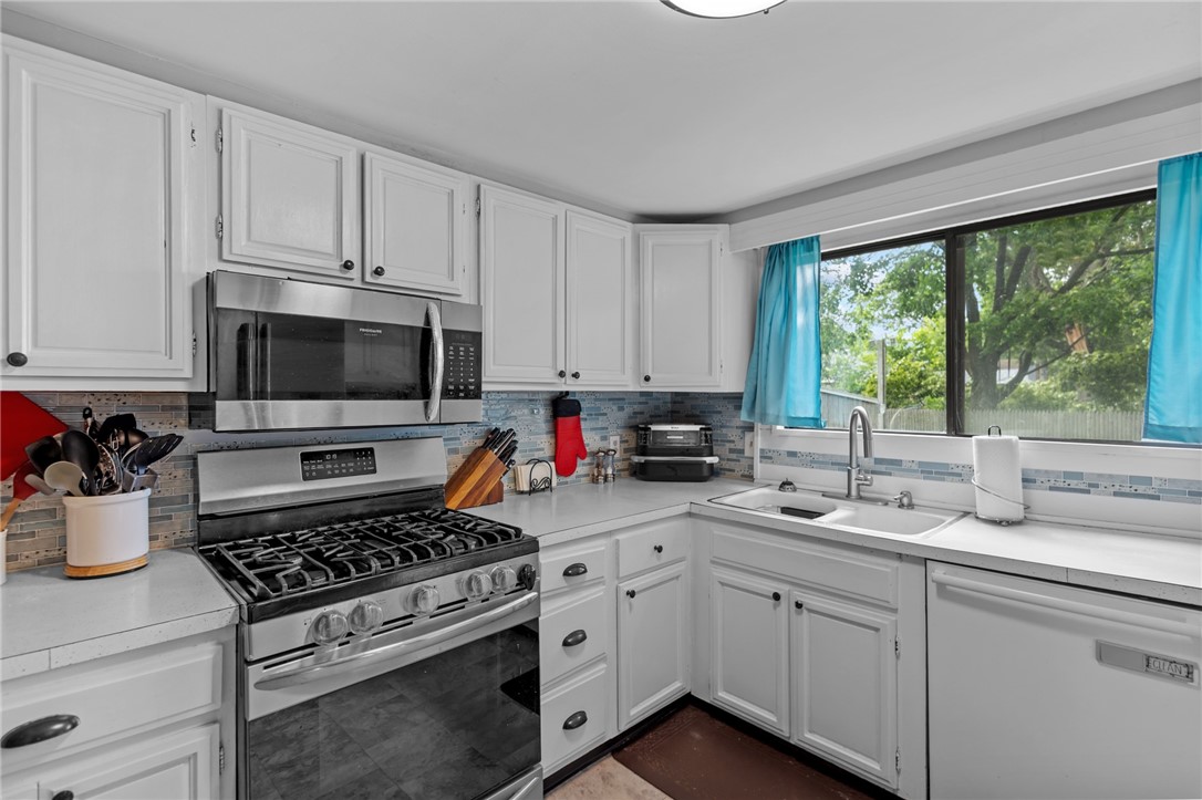 82 Vera Street Warwick, RI 02886 - Photo 16 of 41