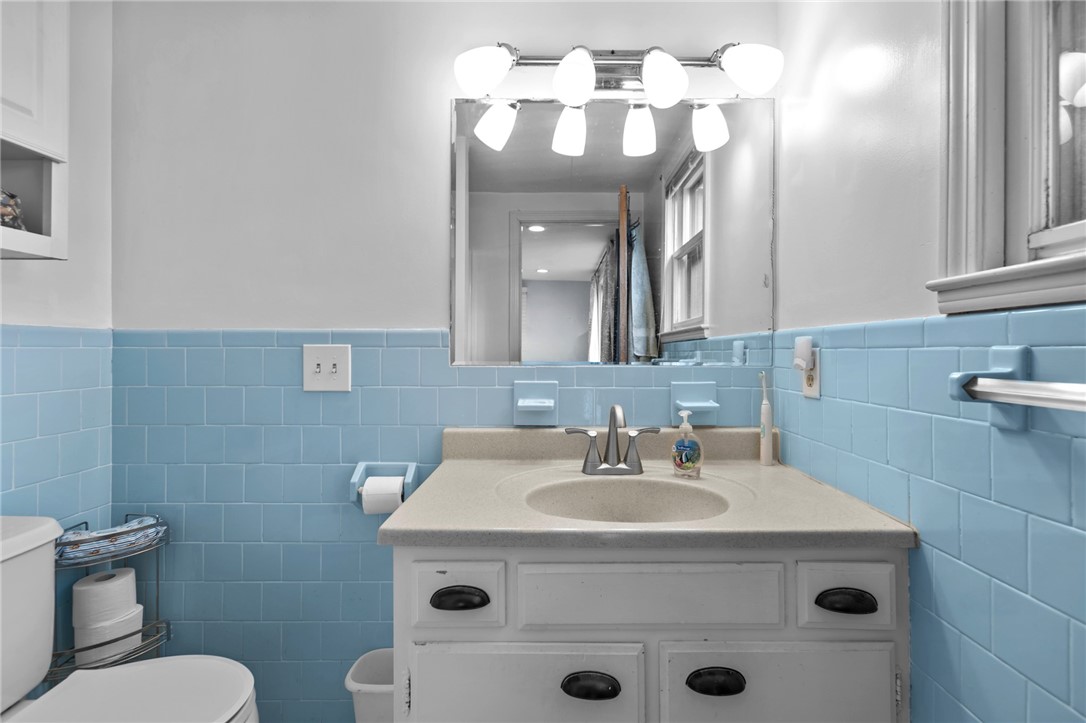 82 Vera Street Warwick, RI 02886 - Photo 27 of 41