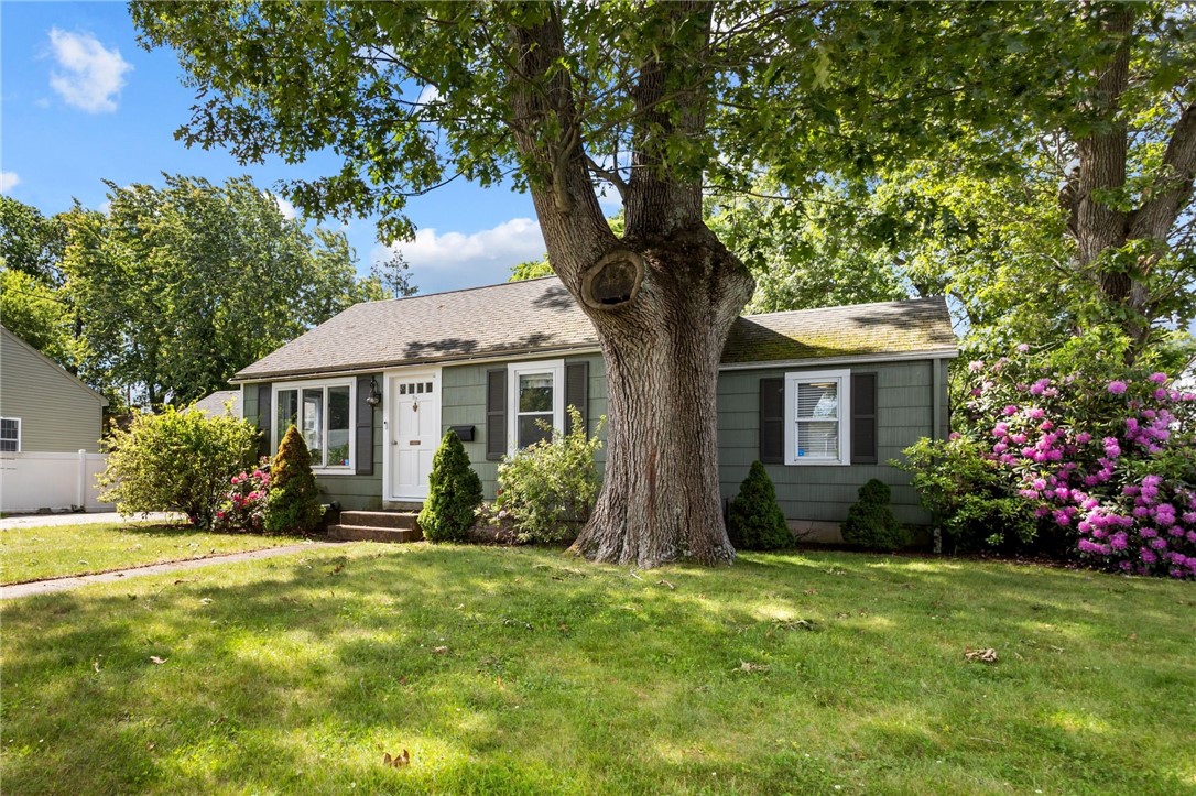 82 Vera Street Warwick, RI 02886 - Photo 3 of 41