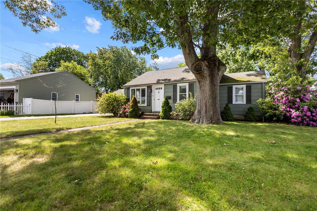 82 Vera Street Warwick, RI 02886 - Photo 5 of 41