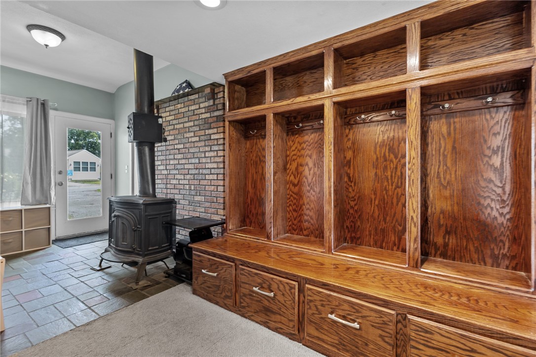 82 Vera Street Warwick, RI 02886 - Photo 6 of 41