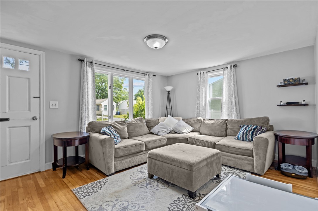 82 Vera Street Warwick, RI 02886 - Photo 9 of 41