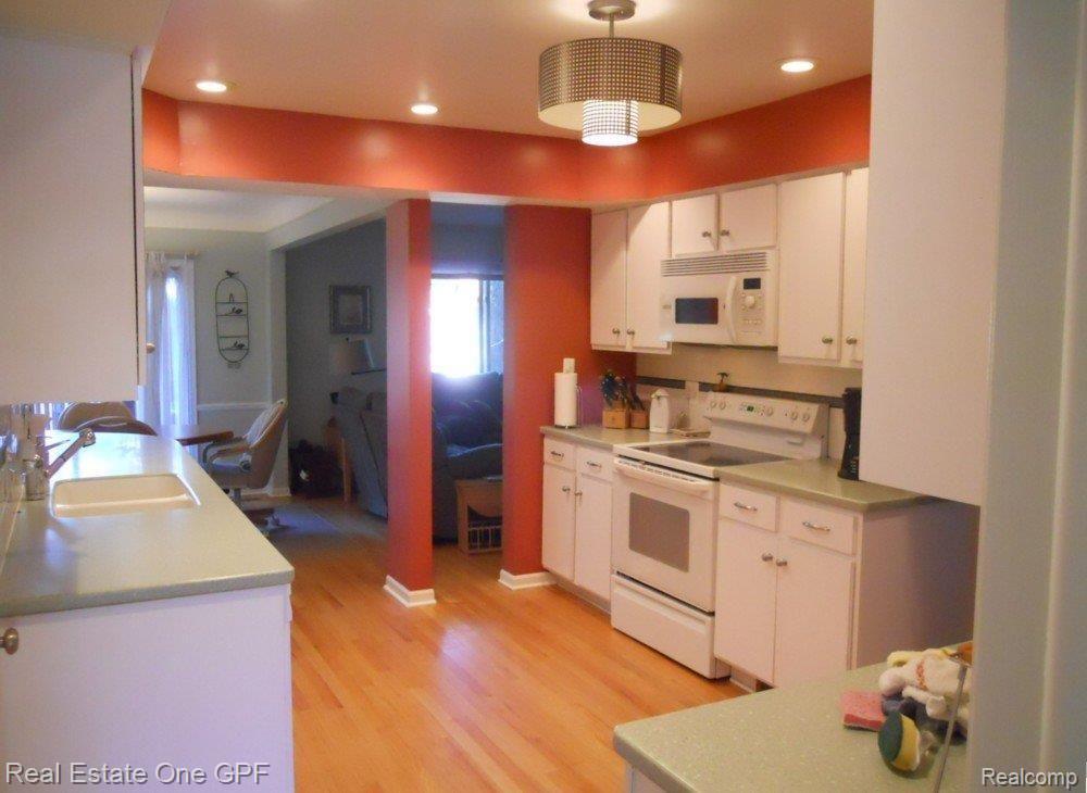1979 Severn Road Grosse Pointe, MI 48236 - Photo 7 of 17 13 699 kitchen