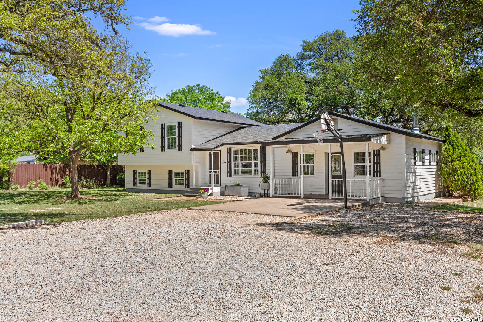 904 Country Road Blanco, TX 78606 - Photo 4 of 43