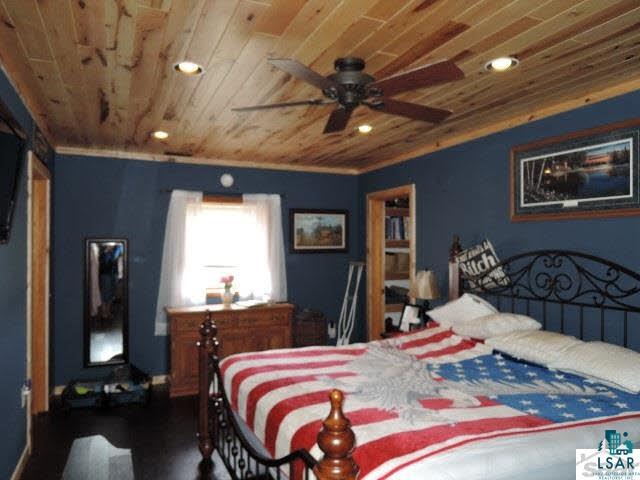 24045 Meliska Road Ashland, WI 54806 - Photo 15 of 25 Master bedroom with walk in closets