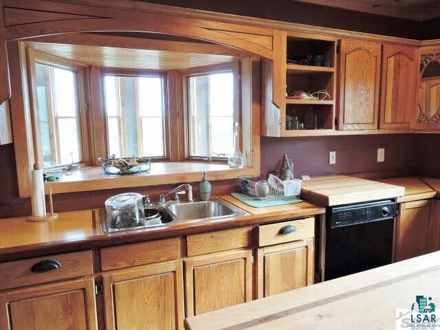 24045 Meliska Road Ashland, WI 54806 - Photo 8 of 25 Bay window with storage area