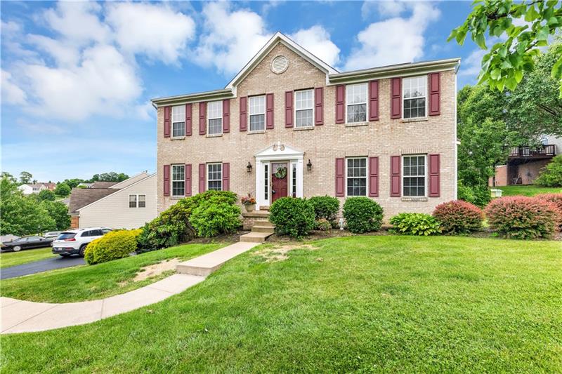 214 Field Club Circle McKees Rocks, PA 15136 - Photo 2 of 25 Gallery Image 2
