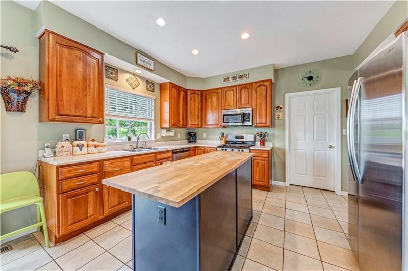 214 Field Club Circle McKees Rocks, PA 15136 - Photo 9 of 25 Gallery Image 9