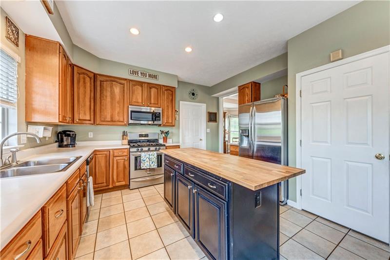 214 Field Club Circle McKees Rocks, PA 15136 - Photo 10 of 25 Gallery Image 10