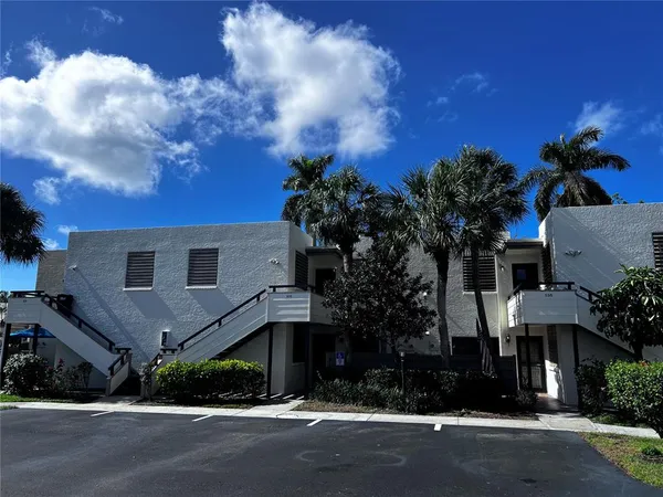 $135,000 | 533 Lakeside Drive, Unit 533, Bradenton, FL 34210