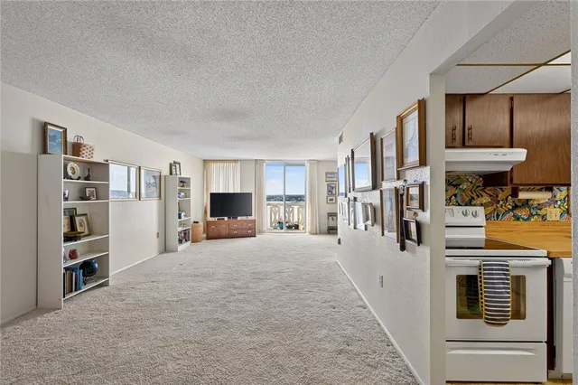 $140,000 | 935 North Halifax Avenue, Unit 707, Daytona Beach, FL 32118