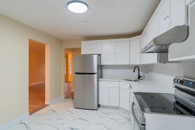 $299,500 | 208 Castlewood Drive, Unit 208, Bloomfield, CT 06002